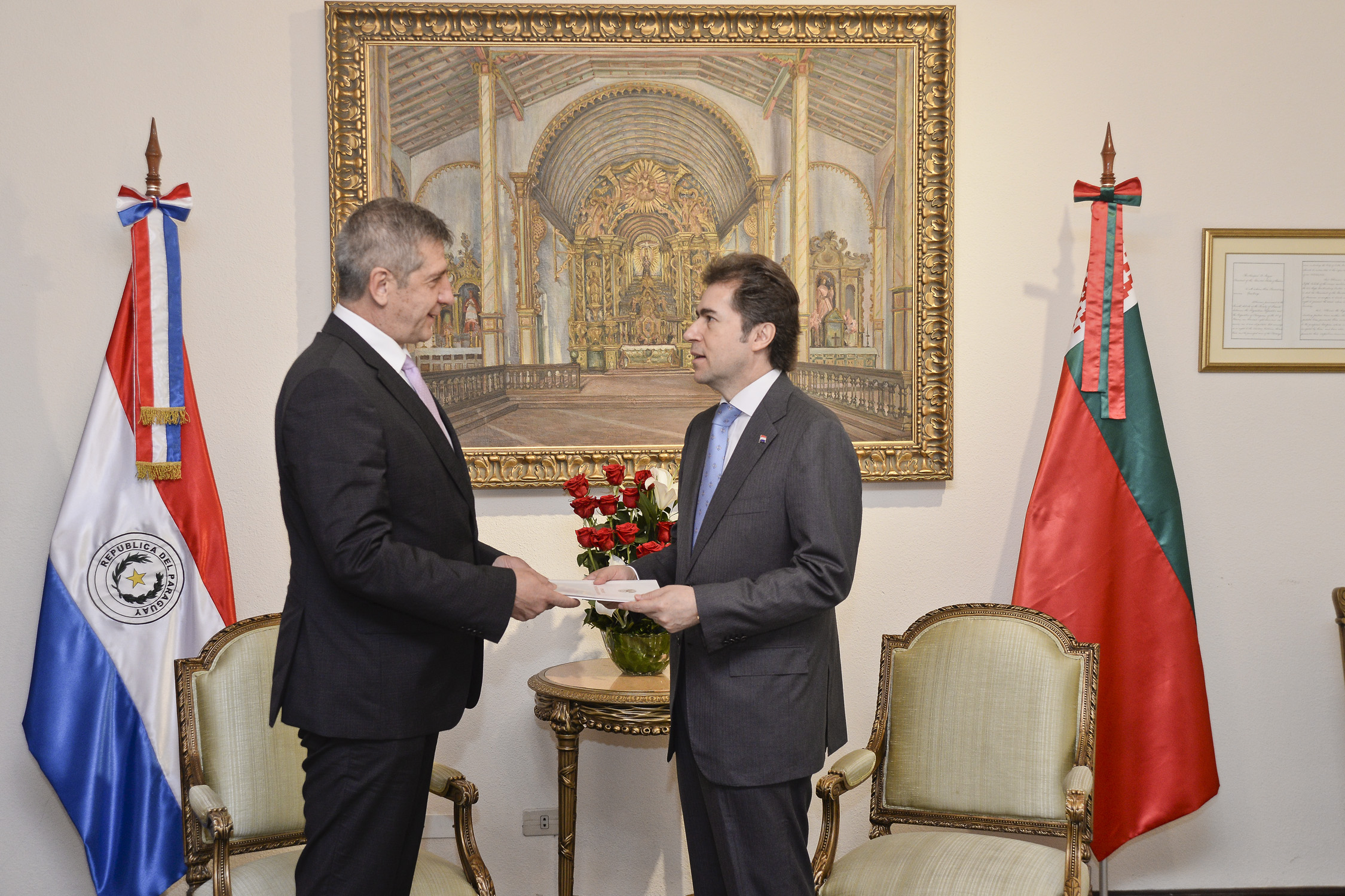 Canciller Castiglioni recibió copias de las Cartas Credenciales de los Embajadores de Bulgaria y Belarús, respectivamente