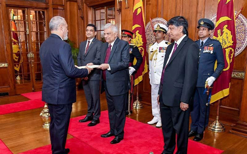El embajador Fleming Duarte presentó sus Cartas Credenciales al Presidente de Sri Lanka