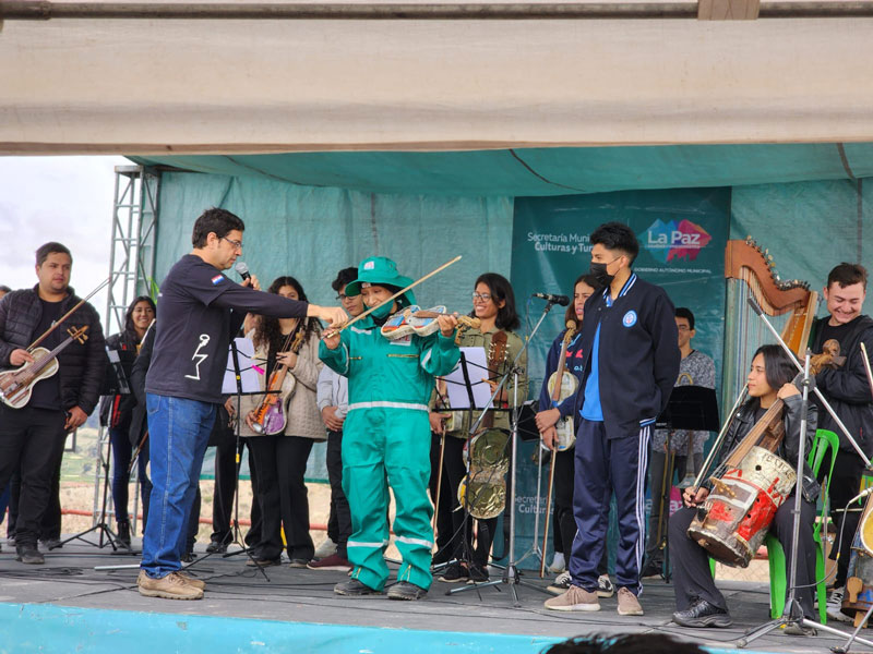 Orquesta de Instrumentos Reciclados de Cateura con varias presentaciones en Bolivia