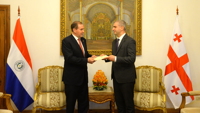 Embajador de Georgia presentó copia de cartas credenciales