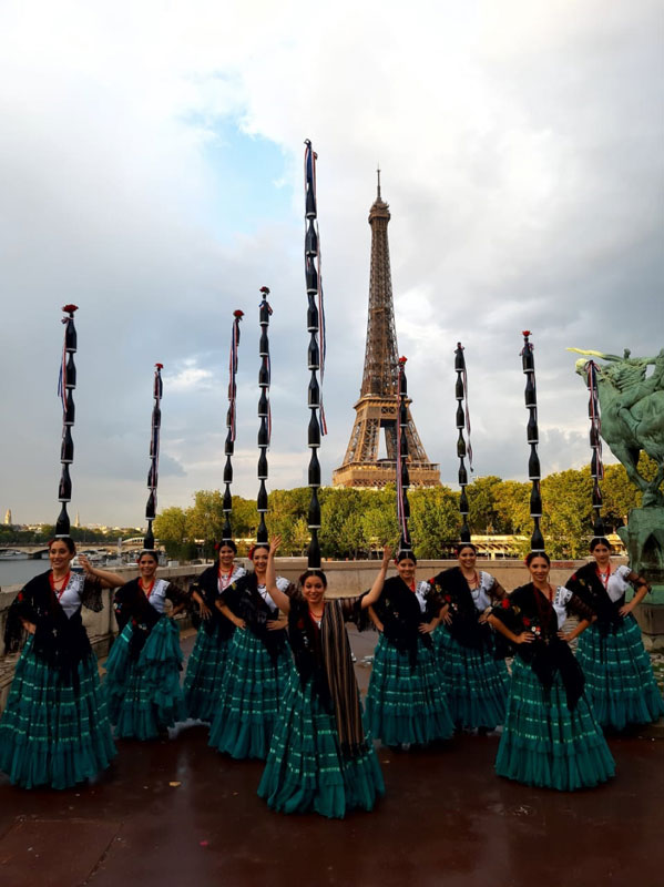 Delegación Permanente del Paraguay ante la UNESCO destacó al folclore paraguayo en las calles de París