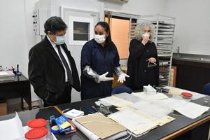 Canciller visitó las instalaciones del Archivo Histórico José Falcón y del Laboratorio de Restauración