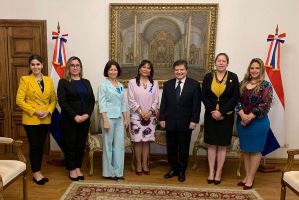 Crean espacio para mujeres en diplomacia y relaciones internacionales