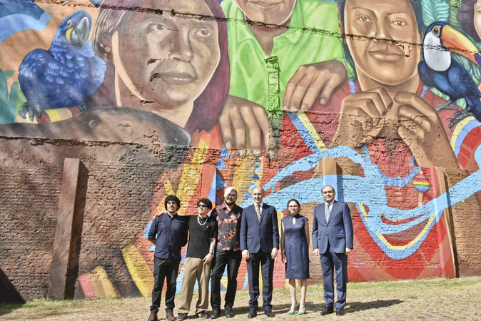 La Unión Europea presentó el mural más grande de Asunción que hace un llamado por el desarrollo sostenible