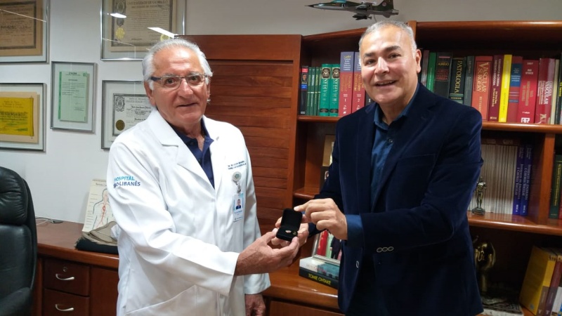 Médico reconocido realizó importante donación a connacionales en San Pablo