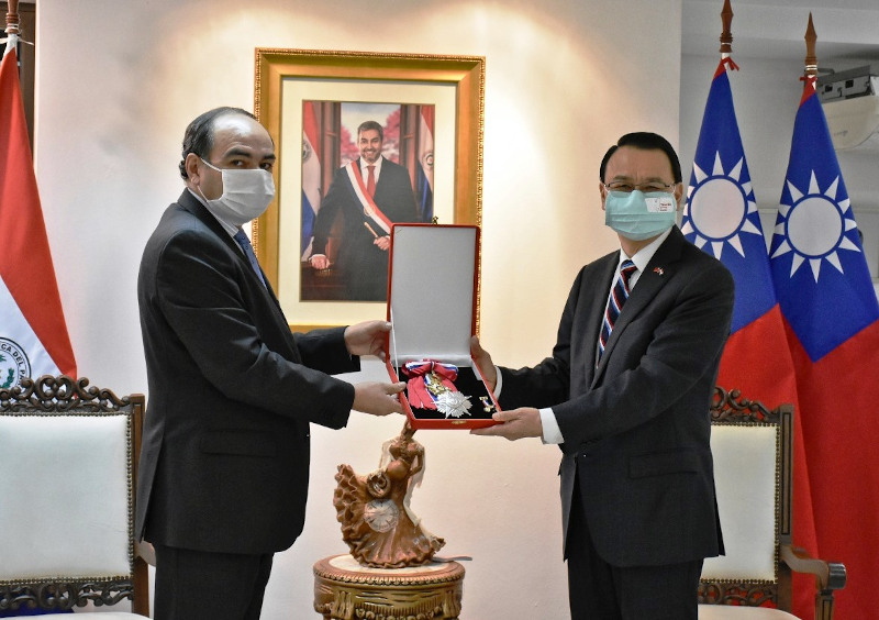 Paraguay ratifica pleno apoyo a Taiwán en acto de condecoración a embajador Chou