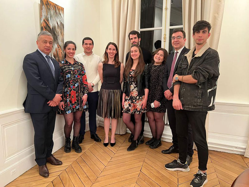 Embajada del Paraguay en Francia mantuvo un encuentro con estudiantes paraguayos radicados en ese país