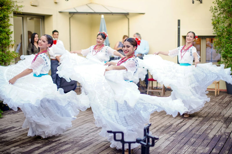 Elenco de danza paraguaya de Barcelona realiza gala de fin de temporada
