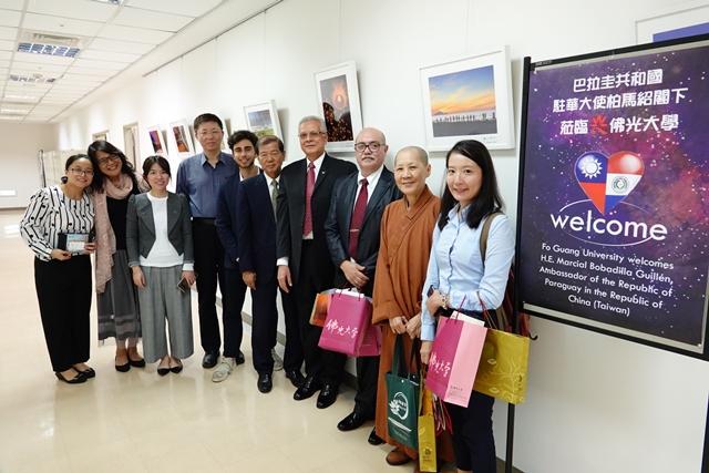 Embajador Bobadilla visitó a becarios paraguayos que estudian en Taiwán