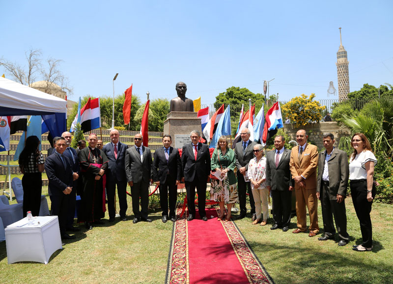 En El Cairo-Egipto, la celebración de la independencia paraguaya se llevó a cabo frente al busto del Dr. Gaspar Rodríguez de Francia