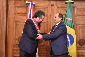 Gobierno Nacional confirió una condecoración al canciller Araújo