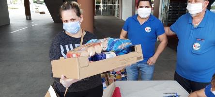 Consulado General en Málaga acompaña entrega de alimentos a compatriotas de Campo de Gibraltar