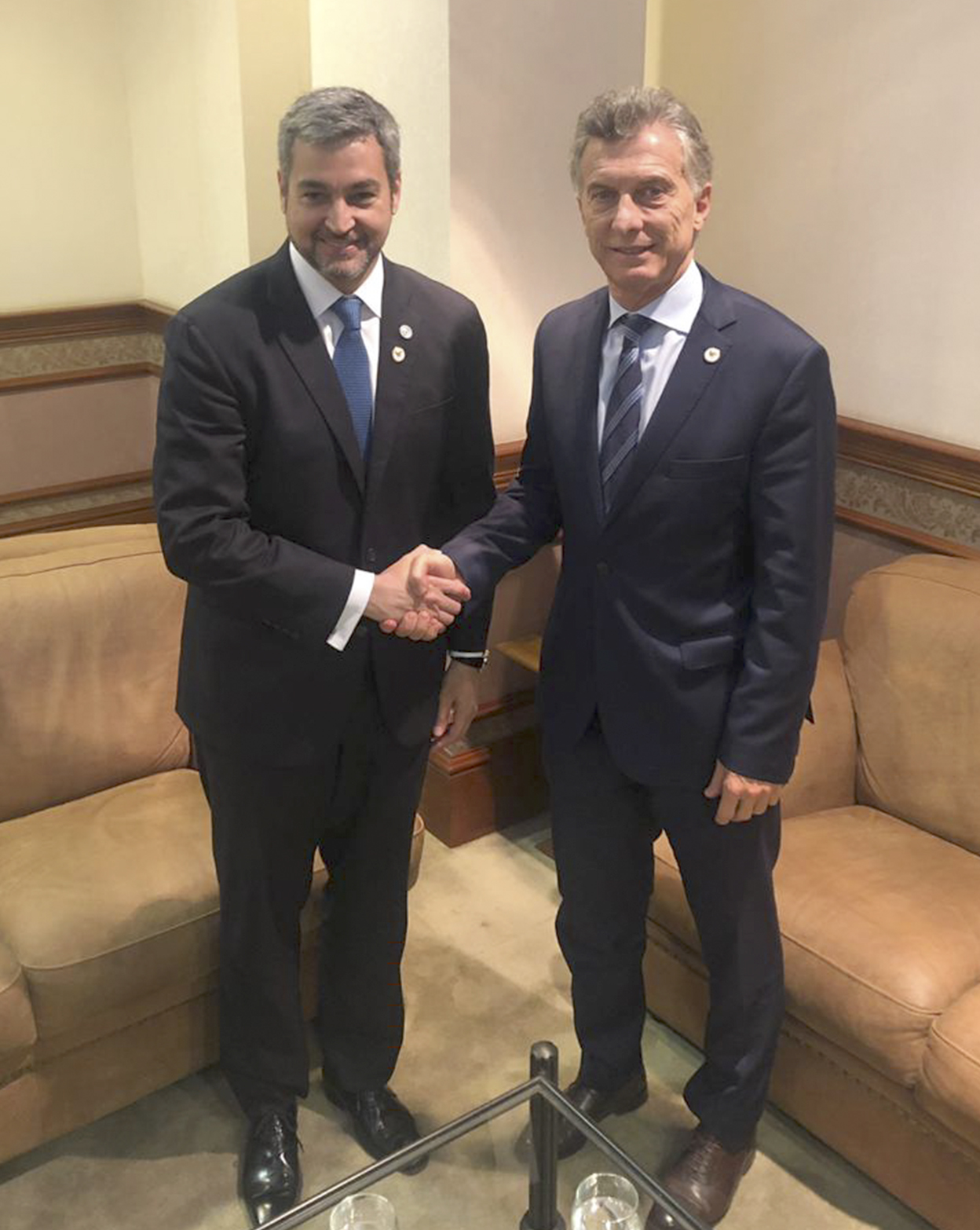 Presidentes Mario Abdo y Mauricio Macri ratificaron importancia de trabajar conjuntamente para garantizar la libertad de navegación y consolidar las vías fluviales entre sus países
