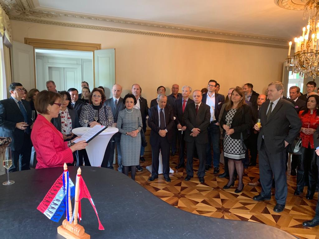 Embajada en Suiza festeja independencia enumerando logros para beneficio de la gente