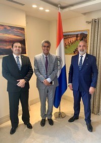 El embajador designado por la India visitó la sede de la embajada paraguaya