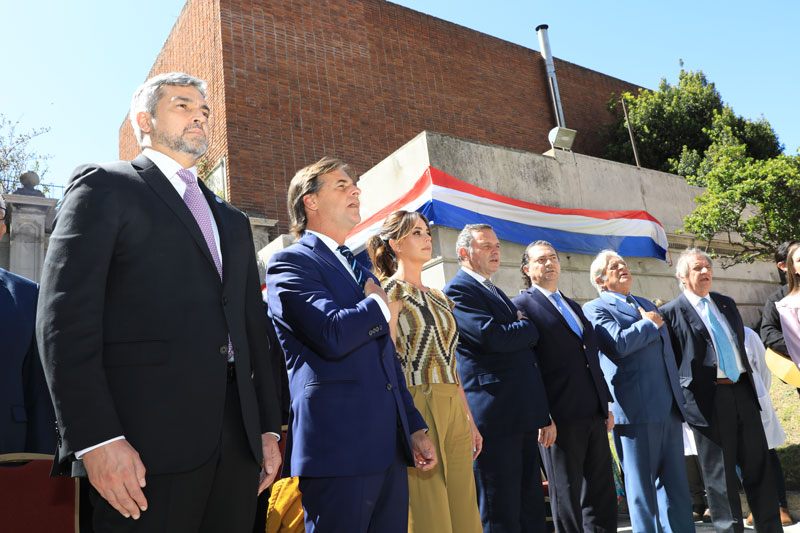 Presidente Abdo Benítez presidió ceremonia de rehabilitación de la sede de la Embajada del Paraguay en Uruguay 