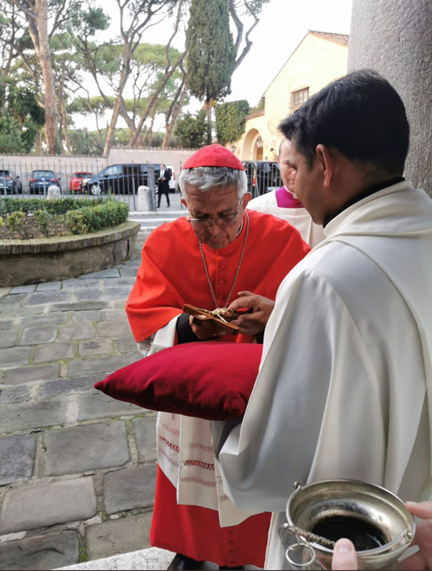 Cardenal Adalberto Martínez tomó posesión de su título cardenalicio en Roma