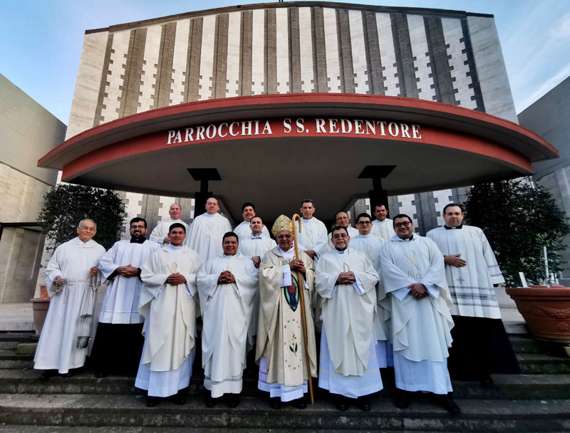 La festividad de la Virgen de Caacupé reunió a los connacionales en Roma con el cardenal Martínez 