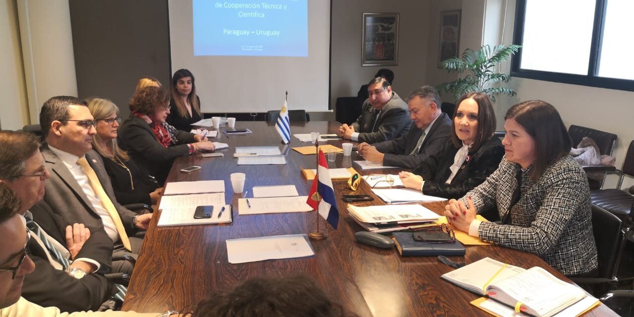 Nueva posición dual de Paraguay como oferente - receptor de cooperación genera interés en Uruguay