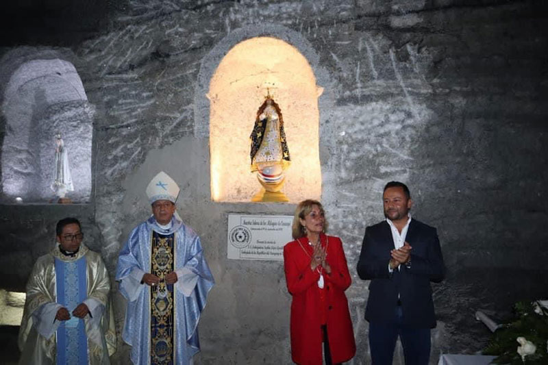 Imagen de la Virgen de Caacupé fue entronizada en la Catedral de Sal de Zipaquirá, Colombia, en una emotiva ceremonia 