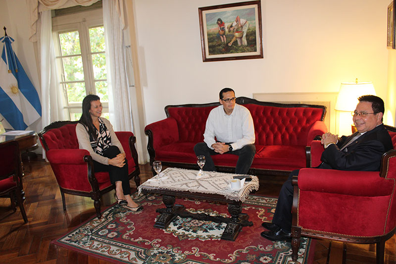 La empresaria Carina Daher visitó Buenos Aires y mantuvo un encuentro con el embajador  Vera Cáceres