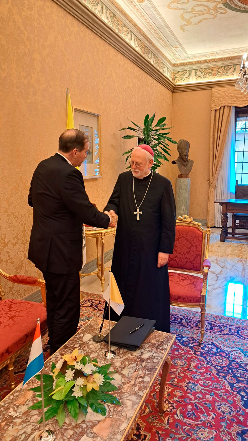 Ministro de Relaciones Exteriores se reúne con Secretario de la Santa Sede para las Relaciones con los Estados y Organizaciones Internacionales