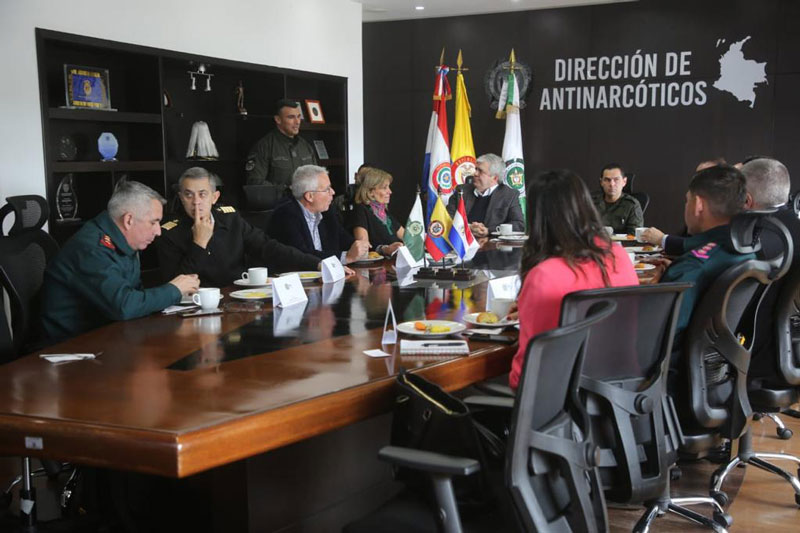 Delegación paraguaya, conformada por ministros designados, realiza viaje a Colombia para trabajo en áreas de defensa y seguridad 