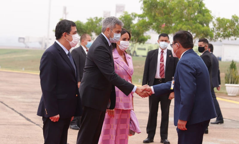 Presidente Abdo Benítez viajó a Chile en una visita oficial, acompañado de la primera dama y del canciller nacional