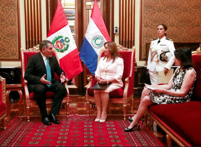 Embajador de Paraguay entrega sus cartas credenciales a Presidenta de Perú