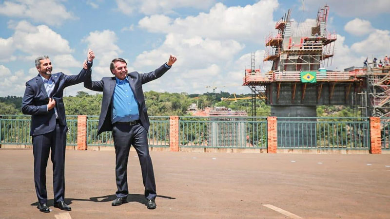 Abdo Benítez y Bolsonaro verifican avances del Puente de Integración