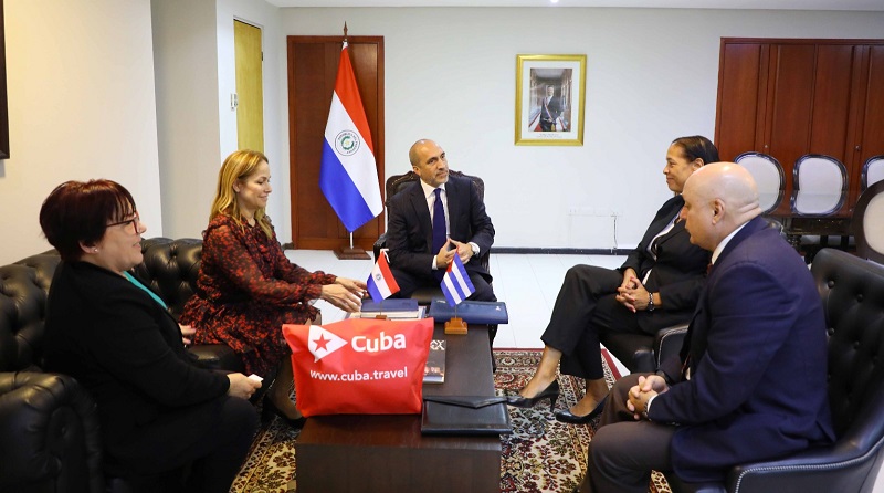Reunion_viceministro_de_Paraguay_y_Cuba.jpg