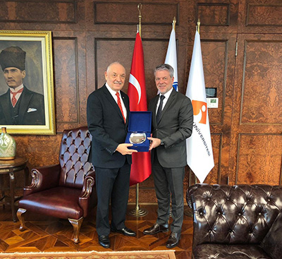 Embajada en Turquía realizó reunión de trabajo con representantes de la Cámara de Comercio de Izmir