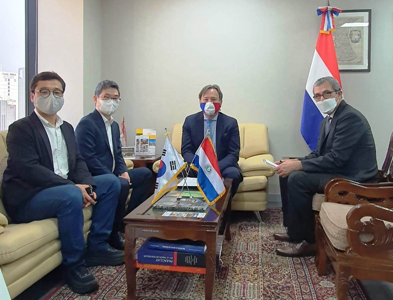 La Embajada de Paraguay en Corea consigue donación de kits de test para COVID-19 