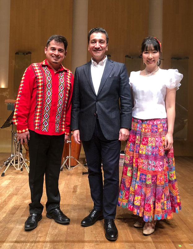 Embajada otorga reconocimiento a Lucia Shiomitsu por sus 45 años de difusión de la música paraguaya