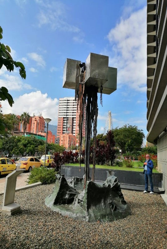 Obra “La Cruz llorando”, de Hermann Guggiari, es patrimonio de Medellín, Colombia