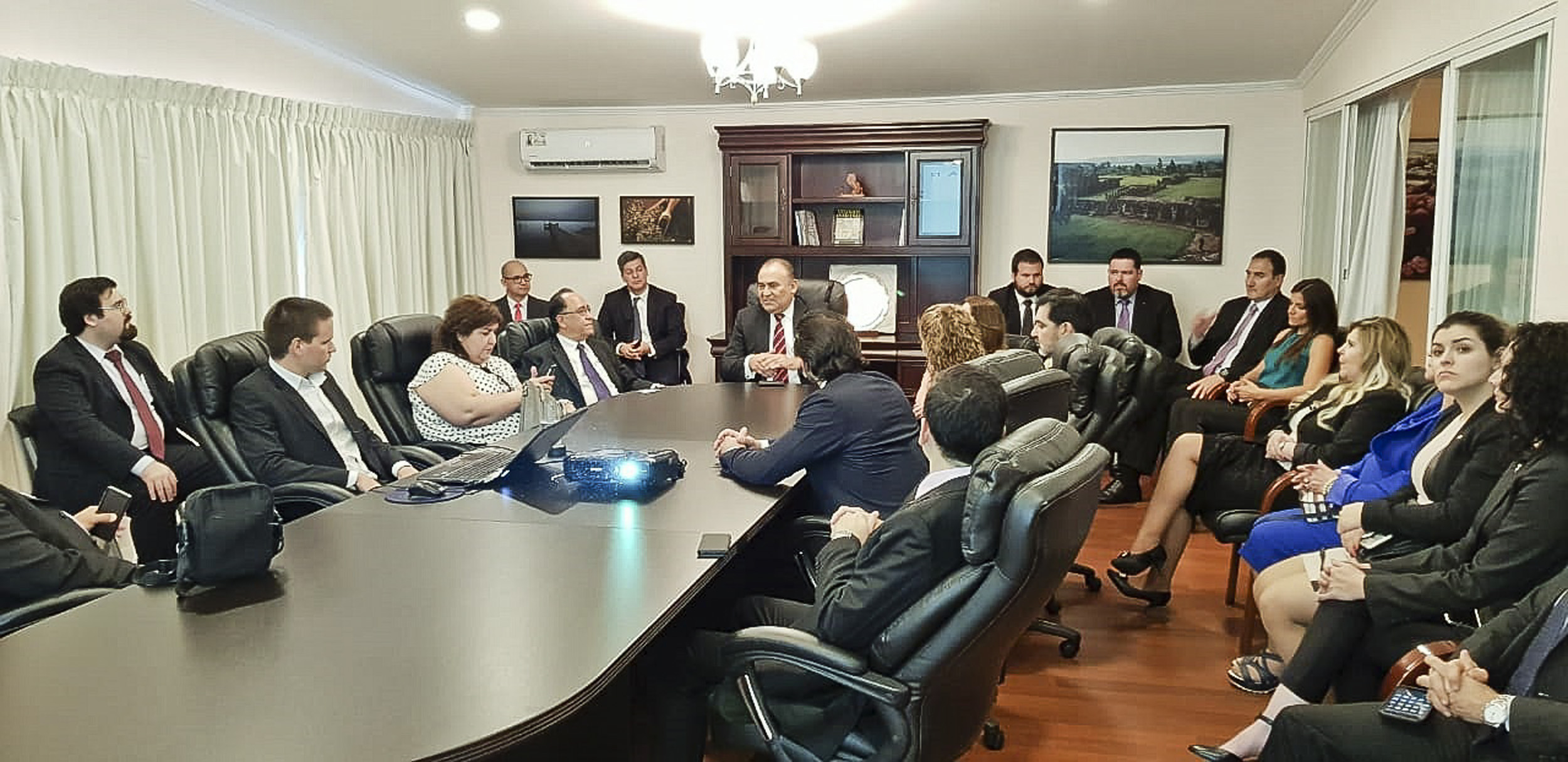 Paraguay y Panamá buscan promover intercambios comerciales y turísticos