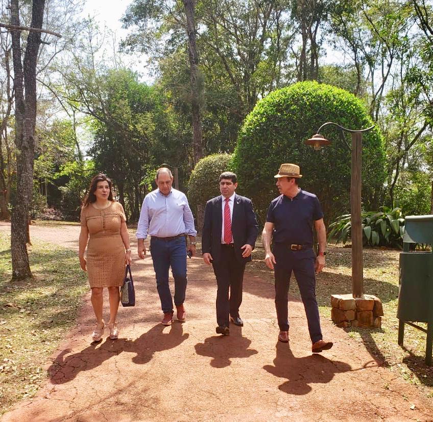Consulado en Puerto Iguazú promociona atractivos turísticos nacionales