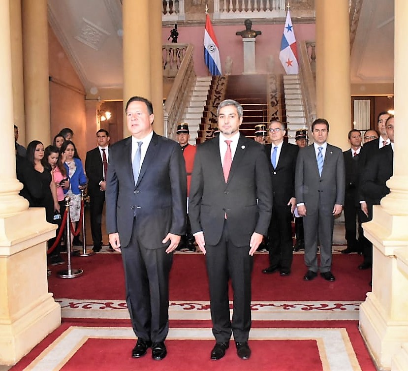 Jefe de Estado recibe a presidente de Panamá en Palacio de López