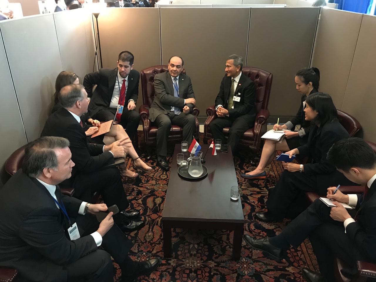Canciller Rivas Palacios mantuvo una reunión bilateral con el Ministro de Asuntos Exteriores de Singapur