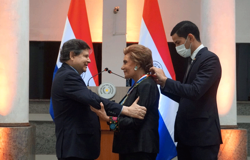 Cancillería condecora con la Orden Nacional del Mérito “Don José Falcón” a Julia Velilla y a Nicolás Latourrette