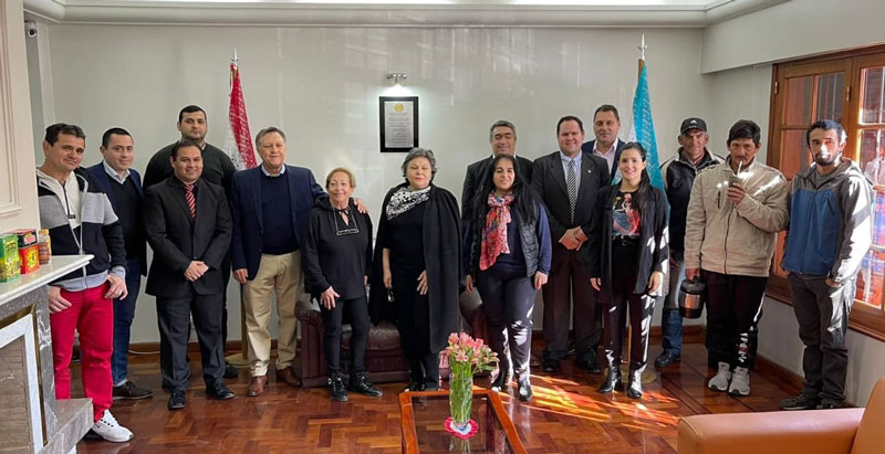 Consulados brindan asistencia documental a compatriotas residentes en Mendoza, San Juan y La Pampa