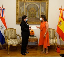 El canciller Acevedo recibió copias de las cartas credenciales de la nueva embajadora de España