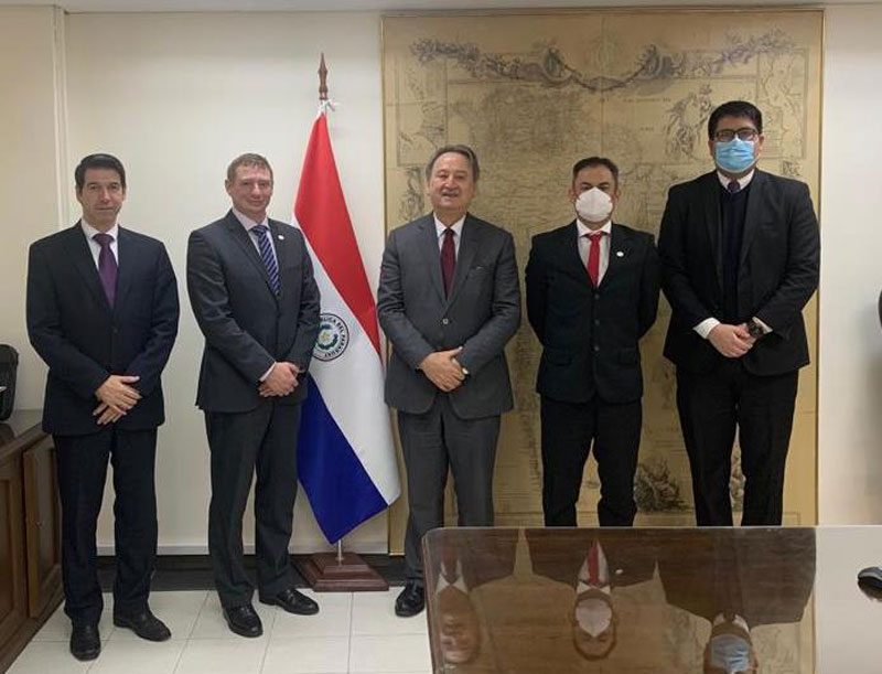 Especialistas en gestión de armas, municiones y explosivos realizan visita al Paraguay