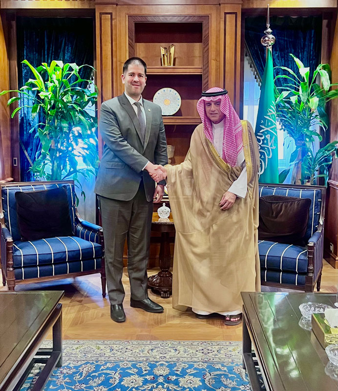 Embajador paraguayo presenta copias de cartas credenciales ante el Reino de Arabia Saudita