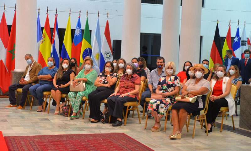Cancillería condecora a Line Bareiro y Clara Rosa Gagliardone en el marco del Día Internacional de la Mujer