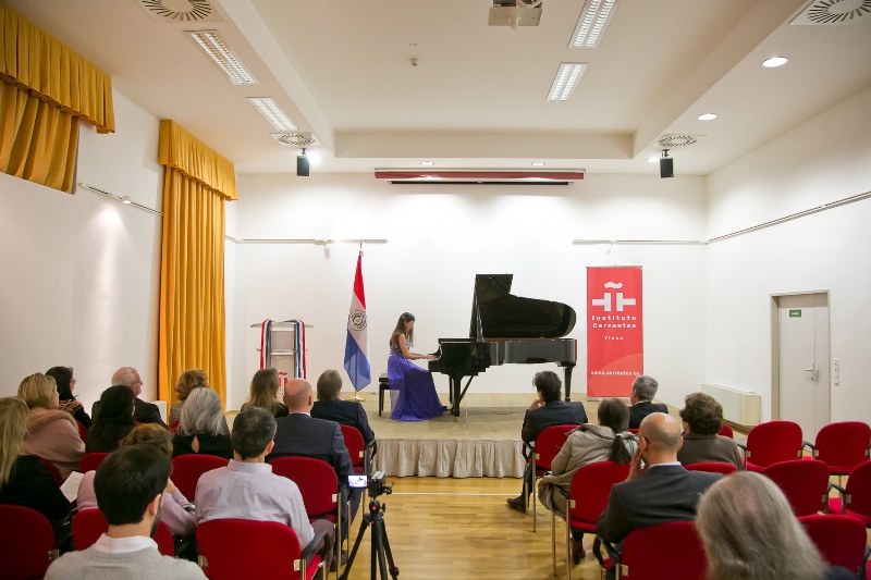 Ofrecen recital de piano en el Instituto Cervantes de la ciudad de Viena