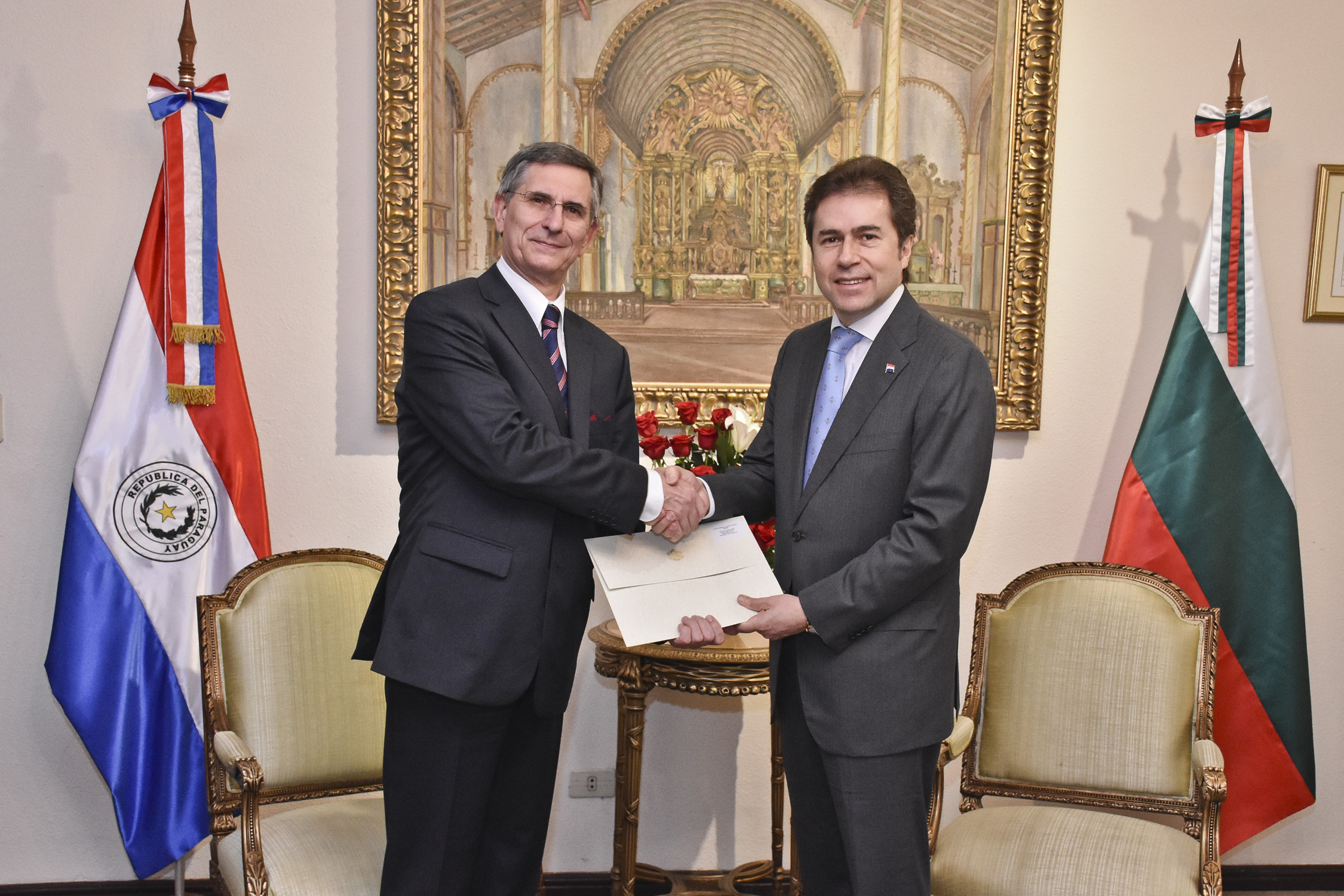 Canciller Castiglioni recibió copias de las Cartas Credenciales de los Embajadores de Bulgaria y Belarús, respectivamente