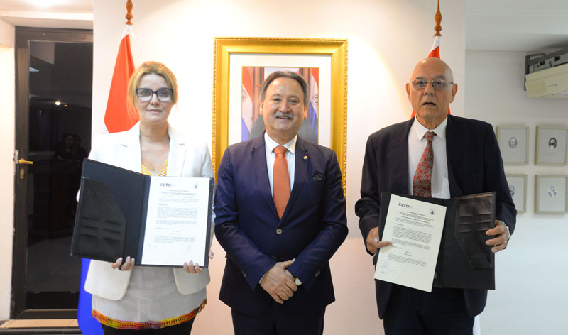 Centro de estudios diplomáticos y la Academia Paraguaya de la Lengua Española firman acuerdo de cooperación