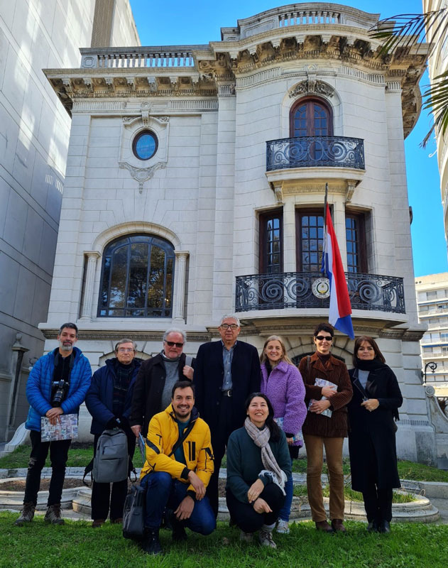 Paredes de la embajada en Uruguay tienen un revestido de ñandutí que es admirado por los visitantes