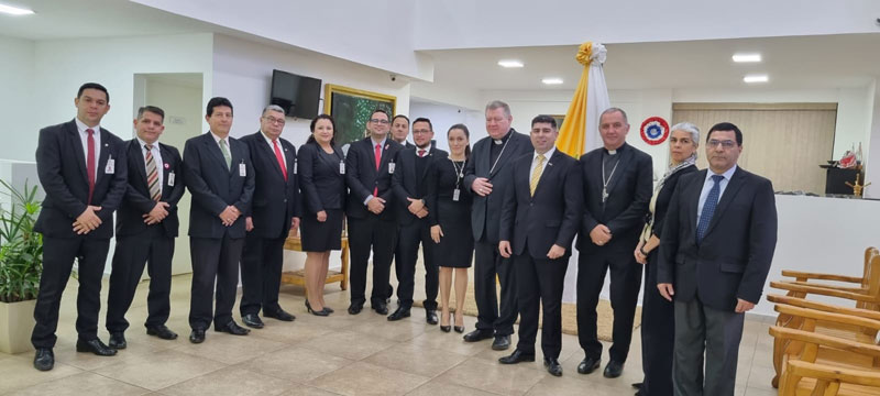 Nuncio Apostólico en Argentina visitó sede consular paraguaya de Iguazú